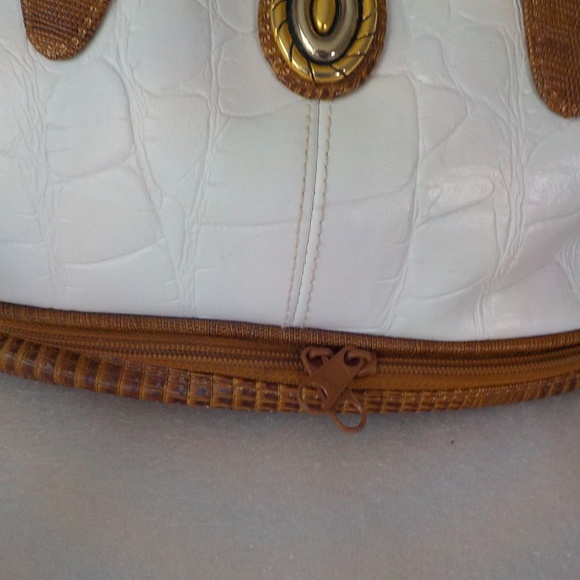 Handbag/CrossBody Zip Open Bottom Section - Picture 6 of 10